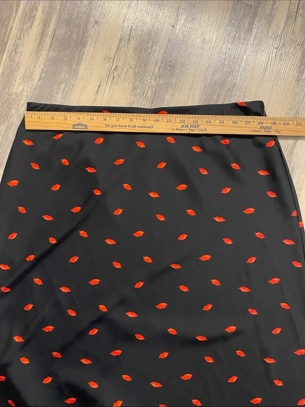A New Day Satin Pull On Black &  Red Lips Skirt Size XL